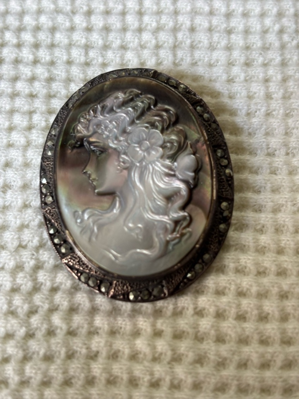 Vintage Sterling Silver Carved Mother of Pearl Cameo Brooch C clasp